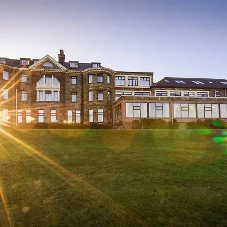 Raven Hall فندق