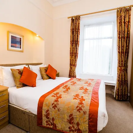 فندق Raven Hall 3*