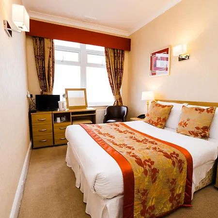 Raven Hall 3*