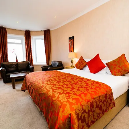 Raven Hall 3*